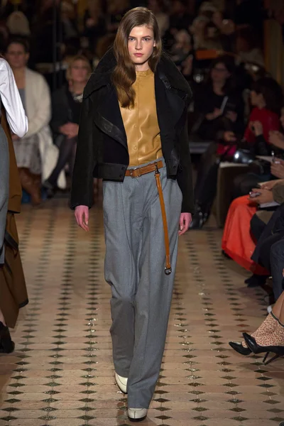 Look 11